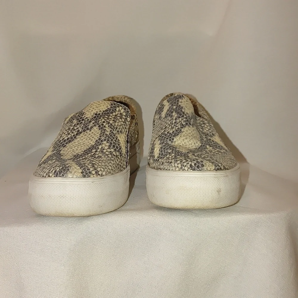 Vince Camuto Korli Women's Slip-On‎ Platform Sneaker 7 Natural Snake Print